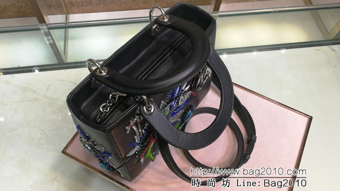 DIOR迪奧 五格刺繡 牛皮玻璃水晶鑽 全手工刺繡一朵花 手提包 可手提亦可肩背或斜挎  zdo1143